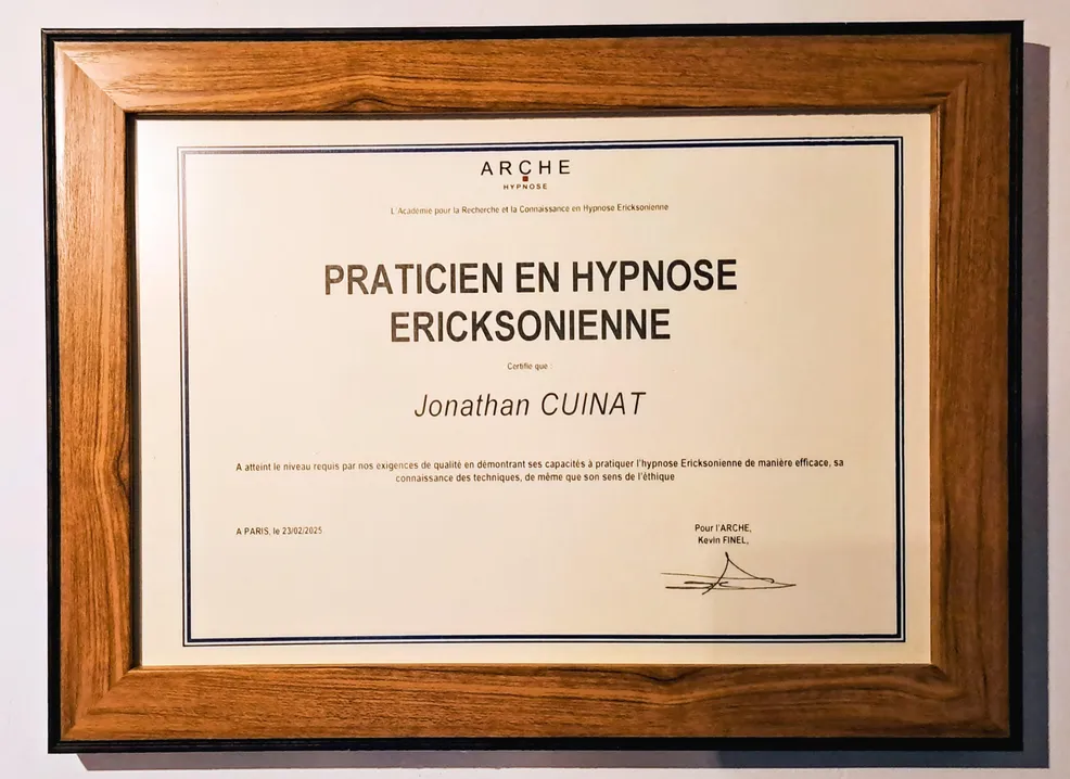 Jonathan Cuinat praticien hypnose ericksonienne en visio